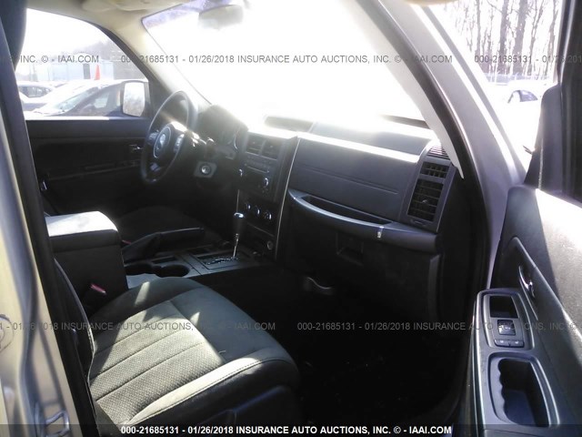1J4PN2GK7BW568517 - 2011 JEEP LIBERTY SPORT 银色 照片 5