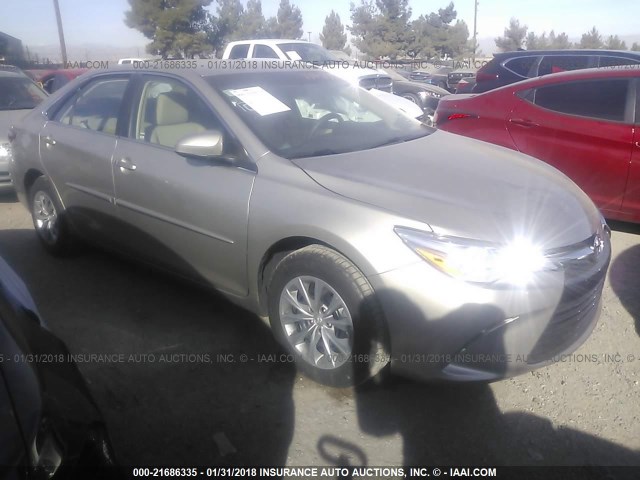 4T1BF1FK0HU347897 - 2017 TOYOTA CAMRY LE/XLE/SE/XSE SILVER photo 1