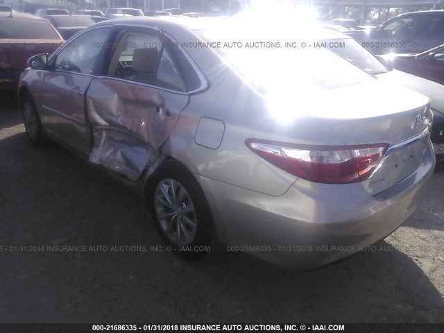 4T1BF1FK0HU347897 - 2017 TOYOTA CAMRY LE/XLE/SE/XSE SILVER photo 3