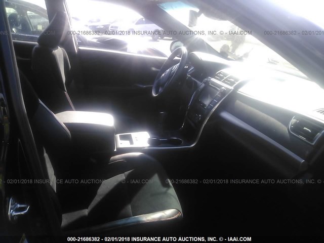 4T1BK1FK0HU584448 - 2017 TOYOTA CAMRY XSE/XLE Qara foto 5