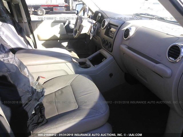 1FMPU15L83LC15569 - 2003 FORD EXPEDITION XLT GRAY photo 5