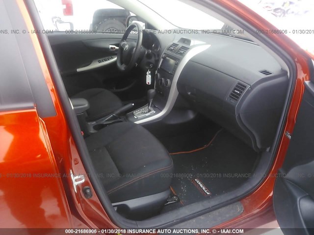 2T1BU4EE3DC064411 - 2013 TOYOTA COROLLA S/LE ORANGE photo 5