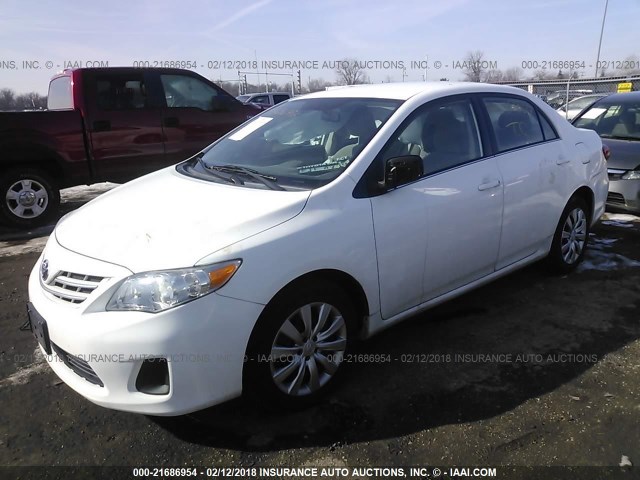 2T1BU4EE8DC957674 - 2013 TOYOTA COROLLA S/LE WHITE photo 2