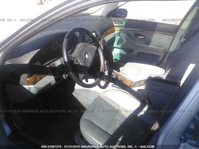 WBADE6323WBW58604 - 1998 BMW 540 I AUTOMATIC 银色 照片 5