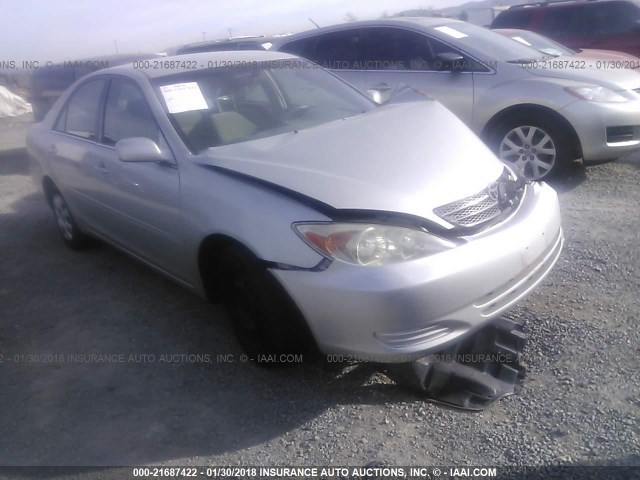 4T1BE32K22U057530 - 2002 TOYOTA CAMRY LE/XLE/SE SILVER photo 1