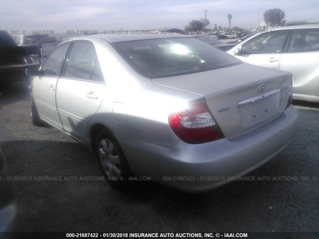 4T1BE32K22U057530 - 2002 TOYOTA CAMRY LE/XLE/SE 银色 照片 3