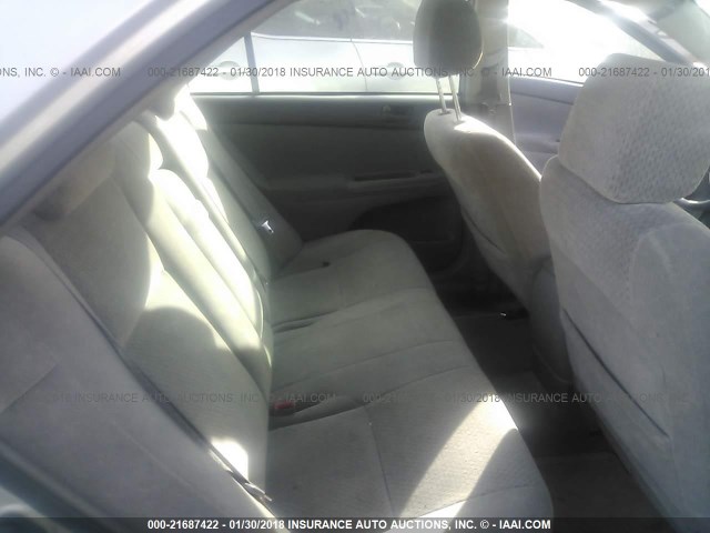 4T1BE32K22U057530 - 2002 TOYOTA CAMRY LE/XLE/SE 银色 照片 8