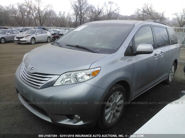 5TDDK3DC2CS033956 - 2012 TOYOTA SIENNA XLE/LIMITED SILVER photo 2