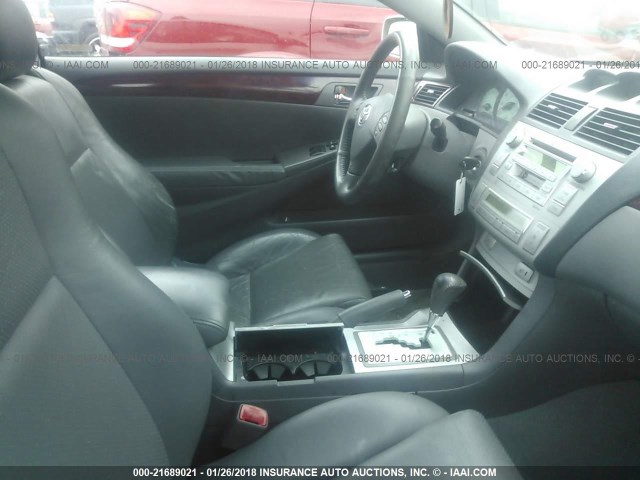 4T1CE30P54U834790 - 2004 TOYOTA CAMRY SOLARA SE/SLE ვერცხლისფერი ფოტო 5