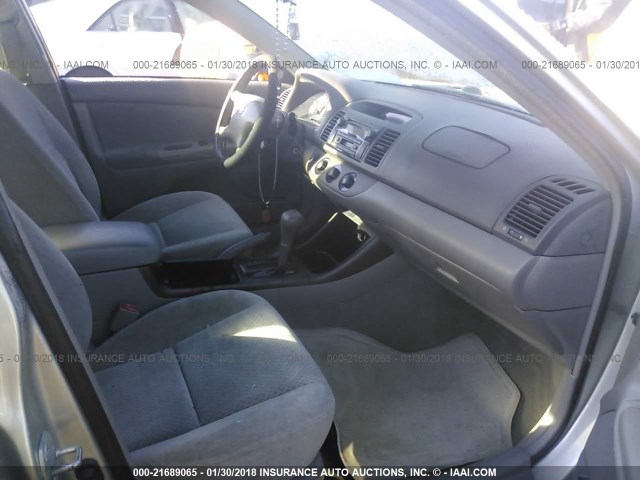 4T1BE32K93U236679 - 2003 TOYOTA CAMRY LE/XLE/SE SILVER photo 5