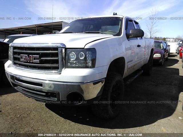 1GTEK19J67Z515169 - 2007 GMC NEW SIERRA K1500 WHITE photo 2