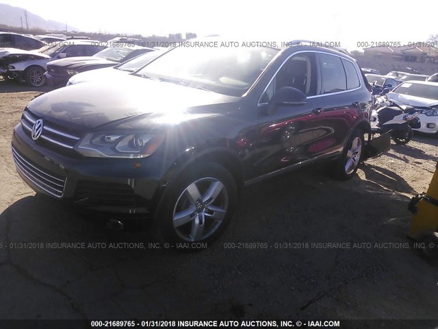 WVGEF9BP4ED009637 - 2014 VOLKSWAGEN TOUAREG V6 BLACK photo 2