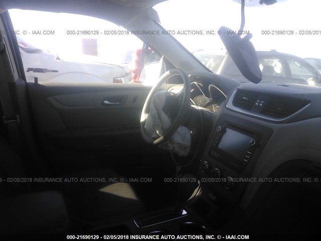 1GNKVFED8HJ245831 - 2017 CHEVROLET TRAVERSE LS GRAY photo 5