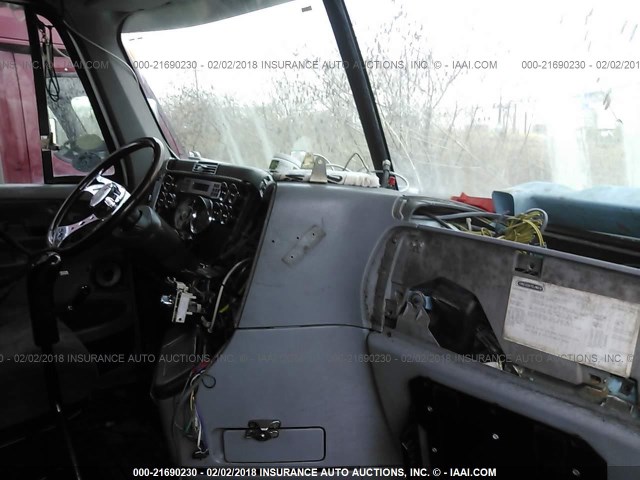 1FUYSSEB0XLA35063 - 1999 FREIGHTLINER CENTURY CLASSIC FLC120 WHITE photo 5