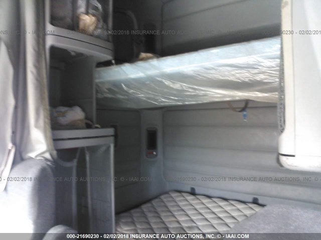 1FUYSSEB0XLA35063 - 1999 FREIGHTLINER CENTURY CLASSIC FLC120 WHITE photo 7