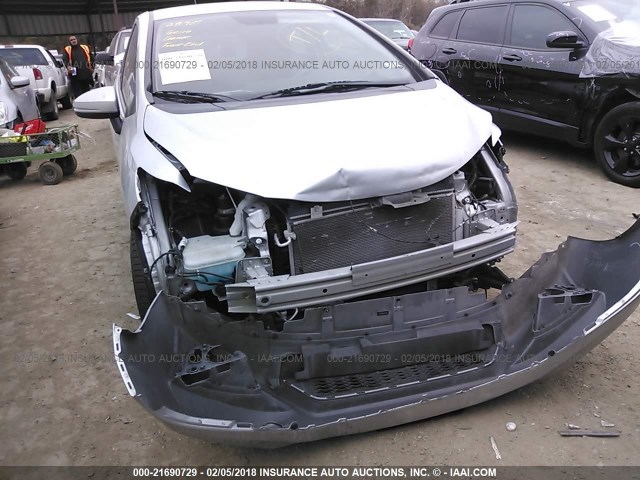 3HGGK5H57FM757779 - 2015 HONDA FIT LX SILVER photo 6