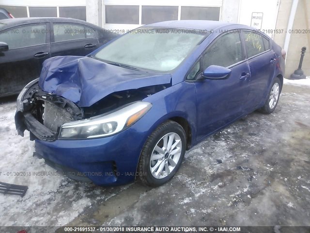 3KPFL4A7XHE011806 - 2017 KIA FORTE LX/S BLUE photo 2