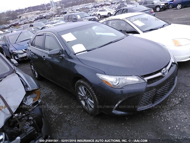 4T1BF1FK2HU617552 - 2017 TOYOTA CAMRY LE/XLE/SE/XSE BLUE photo 1