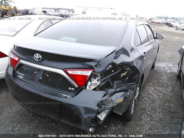 4T1BF1FK2HU617552 - 2017 TOYOTA CAMRY LE/XLE/SE/XSE BLUE photo 6