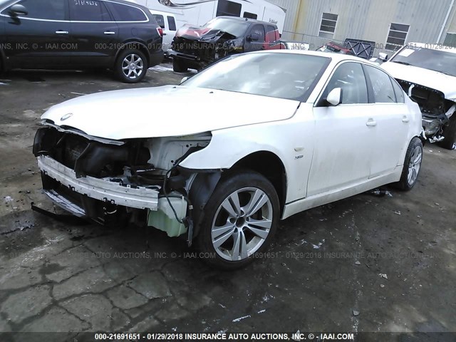 WBANV13509C152020 - 2009 BMW 528 XI WHITE photo 2