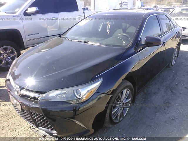 4T1BF1FK1HU349576 - 2017 TOYOTA CAMRY LE/XLE/SE/XSE შავი ფოტო 2
