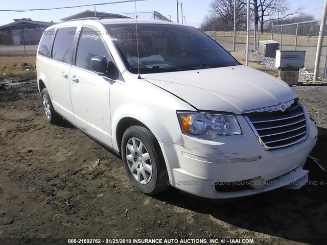 2A4RR4DE6AR161948 - 2010 CHRYSLER TOWN & COUNTRY LX WHITE photo 1