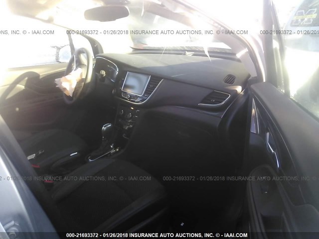 KL4CJASB0HB178077 - 2017 BUICK ENCORE PREFERRED Silber Foto 5