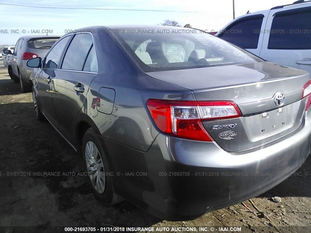 4T1BF1FK3EU358064 - 2014 TOYOTA CAMRY L/SE/LE/XLE GRAY photo 3