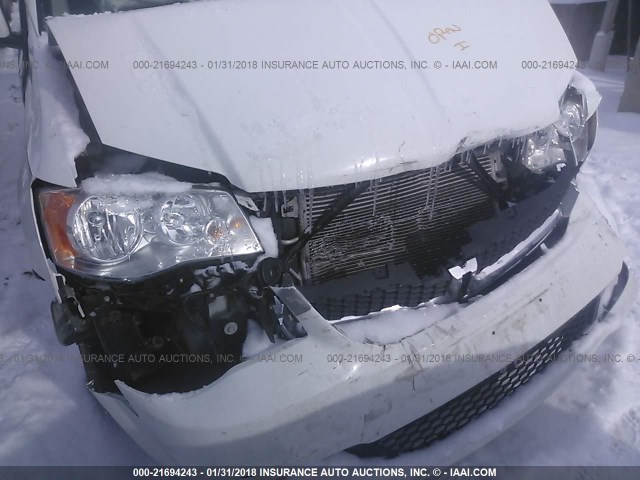 2C4RDGCGXDR811569 - 2013 DODGE GRAND CARAVAN SXT WHITE photo 6