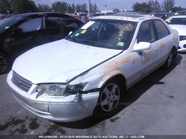 JT2BF22K610297142 - 2001 TOYOTA CAMRY CE/LE/XLE WHITE photo 2