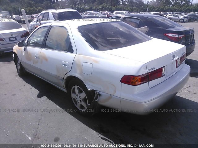 JT2BF22K610297142 - 2001 TOYOTA CAMRY CE/LE/XLE WHITE photo 3