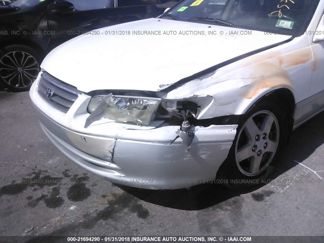 JT2BF22K610297142 - 2001 TOYOTA CAMRY CE/LE/XLE WHITE photo 6