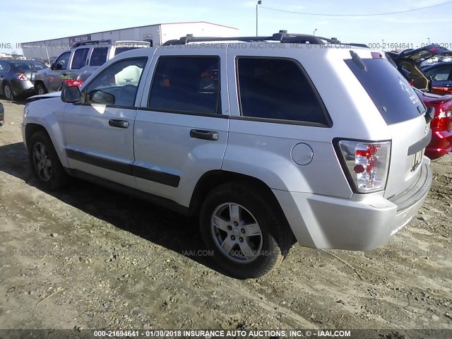 1J4GS48K45C591133 - 2005 JEEP GRAND CHEROKEE LAREDO/COLUMBIA/FREEDOM SILVER photo 3