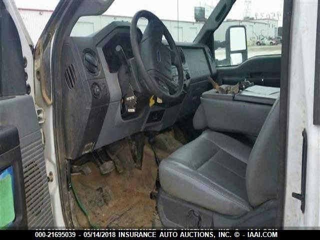 1FD0X5HY9CEC72178 - 2012 FORD F550 SUPER DUTY WHITE photo 8