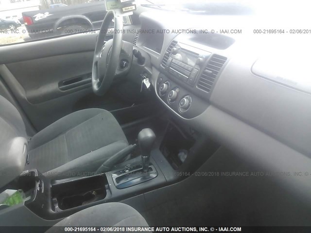 4T1BE30KX6U153558 - 2006 TOYOTA CAMRY LE/XLE/SE GRAY photo 5