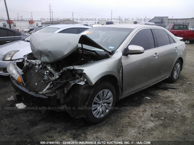4T1BF1FK7EU410229 - 2014 TOYOTA CAMRY L/SE/LE/XLE ბეჟი ფოტო 2
