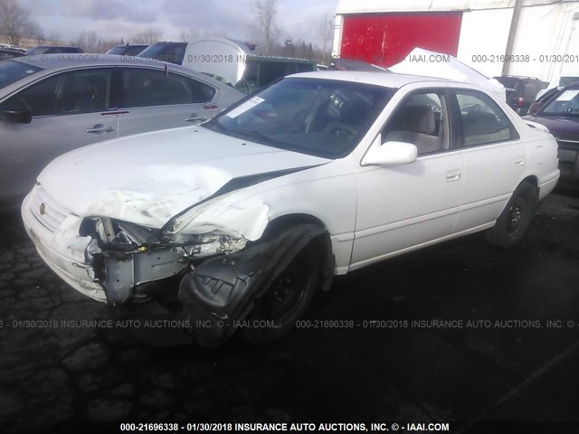 JT2BG22K1X0319022 - 1999 TOYOTA CAMRY LE/XLE Weiß Foto 2