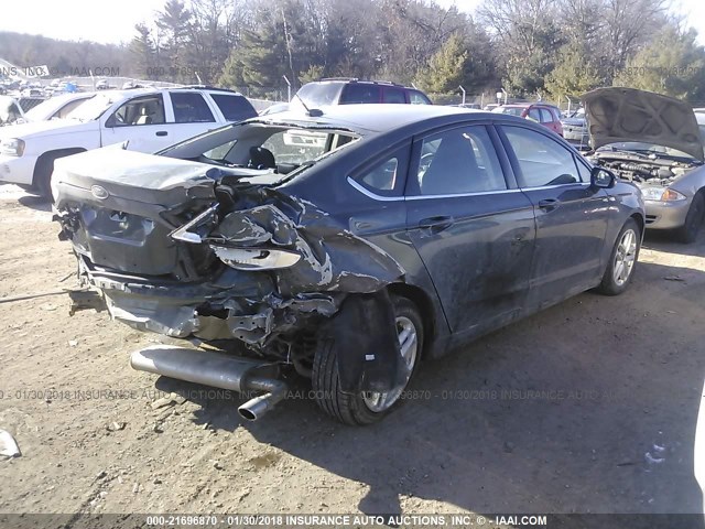 3FA6P0H73FR305496 - 2015 FORD FUSION SE GRAY photo 4