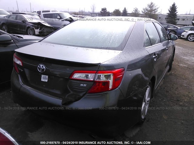4T1BF1FK9DU205946 - 2013 TOYOTA CAMRY L/SE/LE/XLE 灰色 照片 4