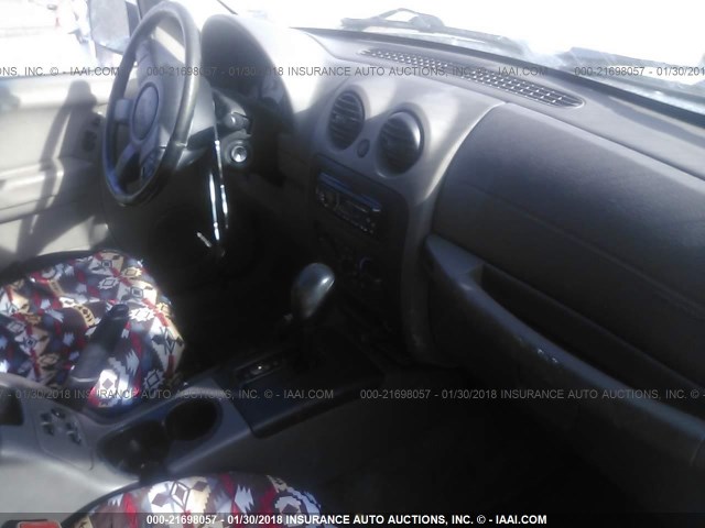 1J4GL48K64W209632 - 2004 JEEP LIBERTY SPORT 黑色 照片 5