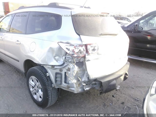 1GNKRFED3CJ405272 - 2012 CHEVROLET TRAVERSE LS SILVER photo 6