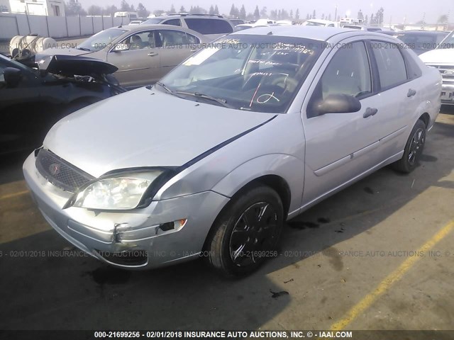 1FAFP34N67W132741 - 2007 FORD FOCUS ZX4/S/SE/SES SILVER photo 2