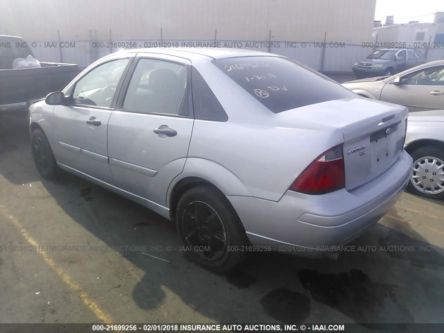1FAFP34N67W132741 - 2007 FORD FOCUS ZX4/S/SE/SES SILVER photo 3