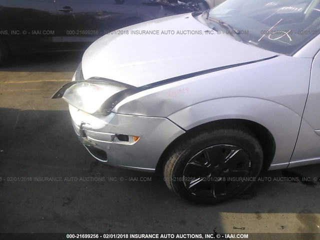 1FAFP34N67W132741 - 2007 FORD FOCUS ZX4/S/SE/SES 银色 照片 6