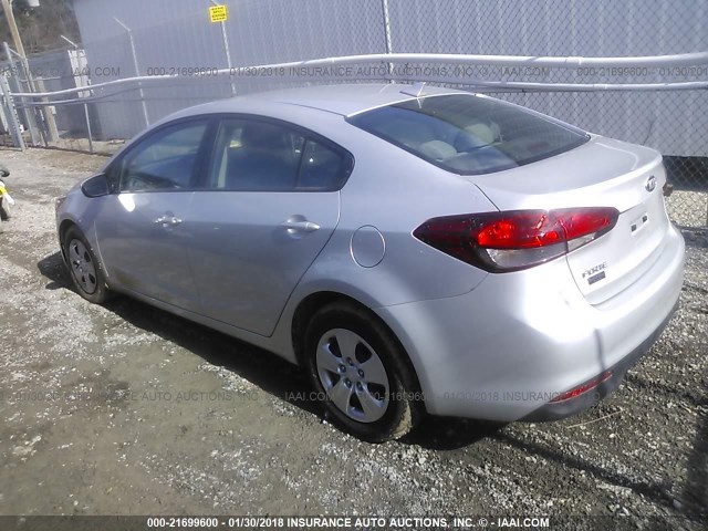 3KPFL4A72HE048493 - 2017 KIA FORTE LX/S SILVER photo 3