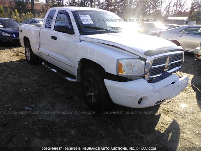 1D7HW42N65S199607 - 2005 DODGE DAKOTA SLT WHITE photo 1