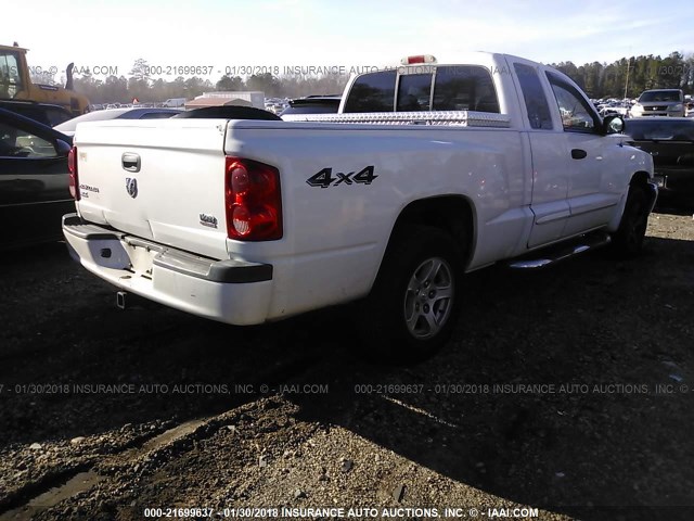 1D7HW42N65S199607 - 2005 DODGE DAKOTA SLT WHITE photo 4