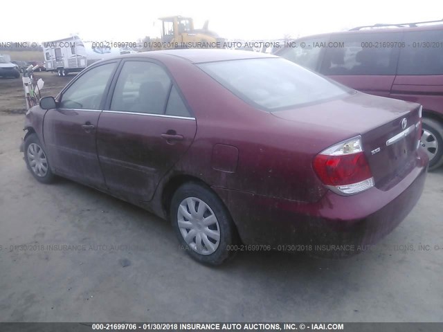 4T1BE32K85U034659 - 2005 TOYOTA CAMRY LE/XLE/SE RED photo 3