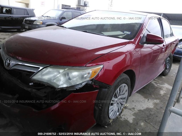 4T4BF1FK5CR207679 - 2012 TOYOTA CAMRY SE/LE/XLE RED photo 2