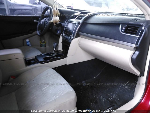 4T4BF1FK5CR207679 - 2012 TOYOTA CAMRY SE/LE/XLE 红色 照片 5
